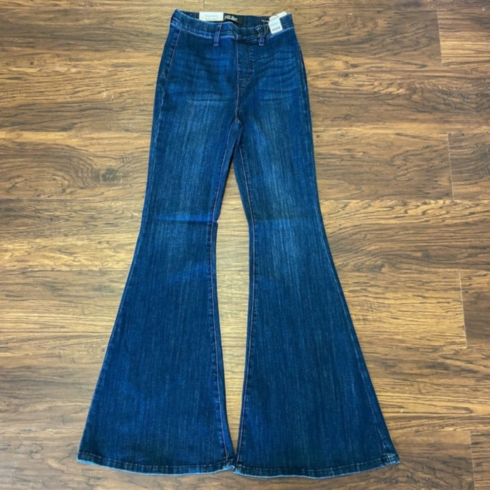 Judy Blue Dolly Super Flare Jeggings